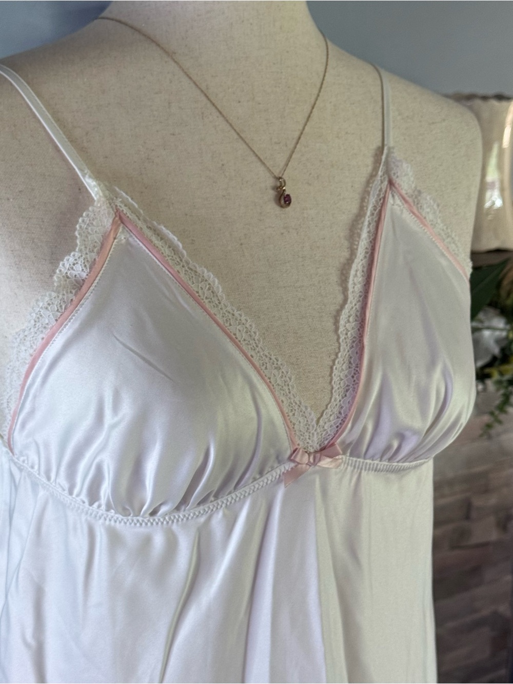 Flora by Flora Nikrooz White Satin Lace Trim Camisole Cami Top Medium - Picture 3 of 12